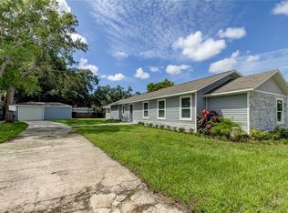 911 8th Ave SW, Largo, FL 33770