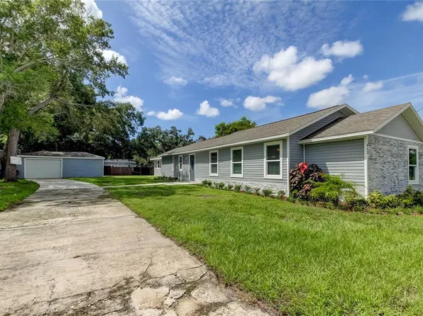 911 8th Ave SW, Largo, FL 33770