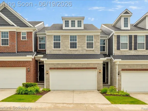 319 Strawberry Dr, Rochester Hills, MI 48307