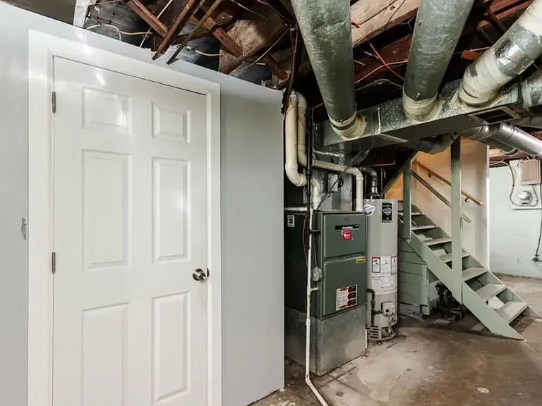 2556 Williams Ave — Photo 22