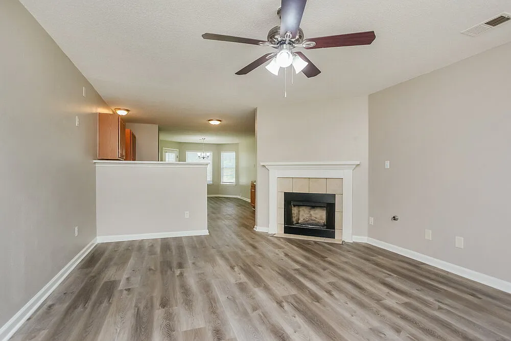 3 bed, 2.0 bath, 1500 sqft, $1,735 — Photo 3