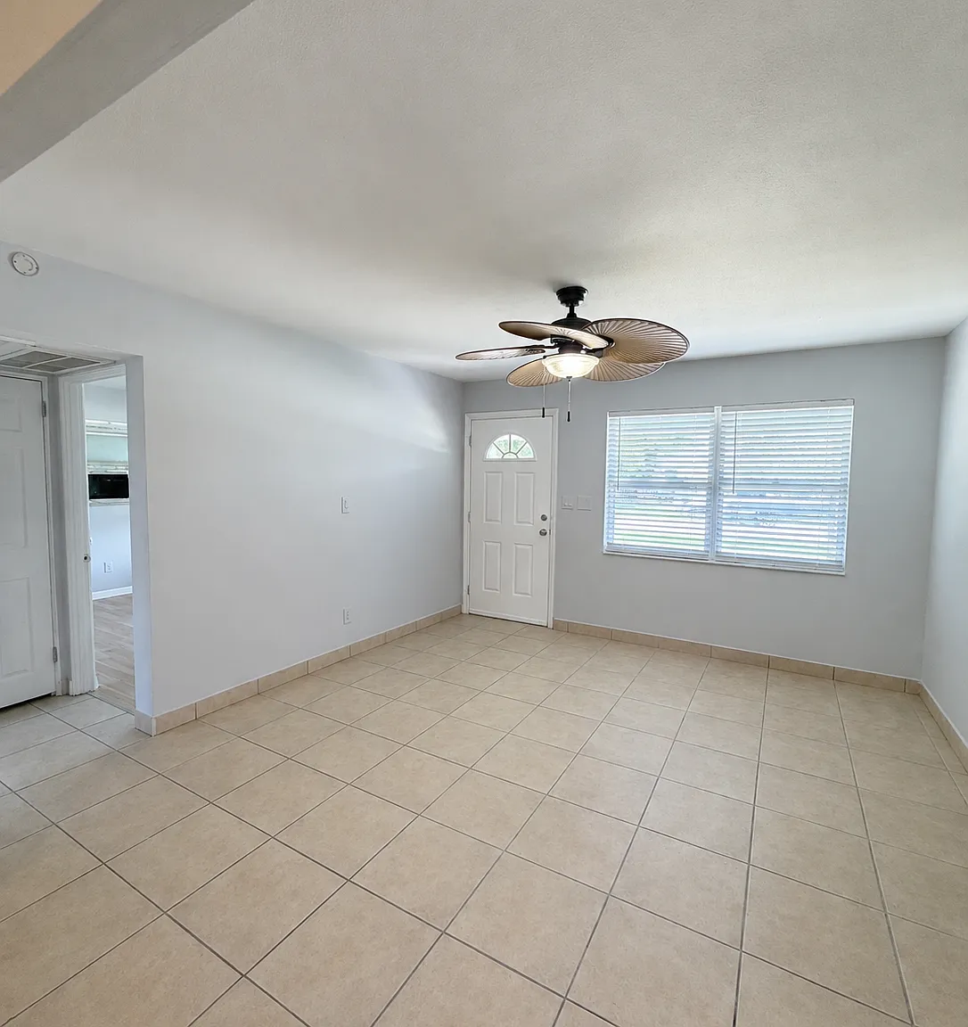 4 bed, 1100 sqft, $2,300 — Photo 4