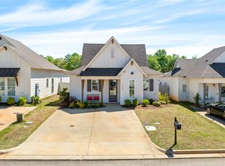 1261 Fox Tail Ln, Opelika, AL 36801