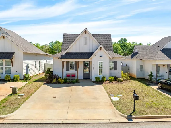 1261 Fox Tail Ln, Opelika, AL 36801