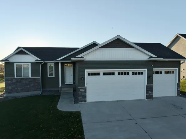 601 Golfview Ave, Zumbrota, MN 55992