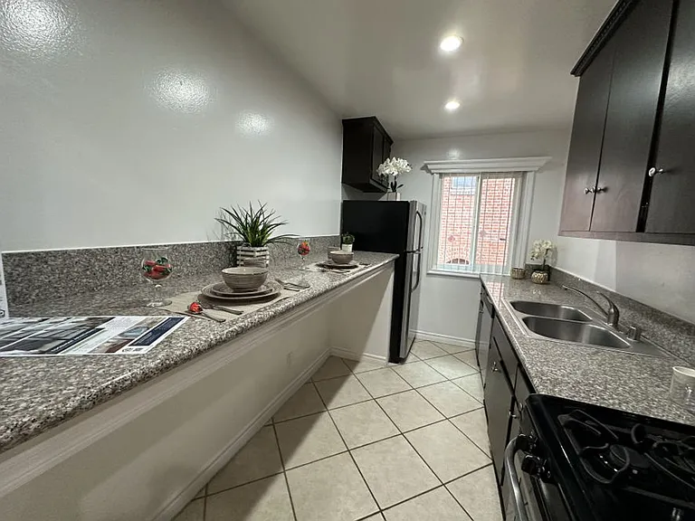 Edgemont Apts — Photo 34