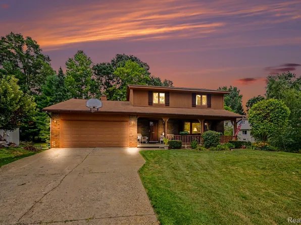 1625 Spruce Ct, Commerce Township, MI 48390