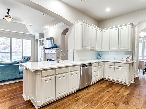 2nd image of 3332 Kendall Ln