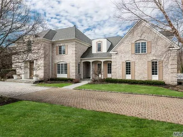 5 Sterling Ln, Port Washington, NY 11050