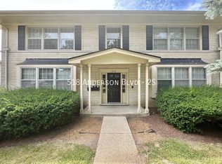 518 Anderson Blvd APT 2S, Geneva, IL 60134