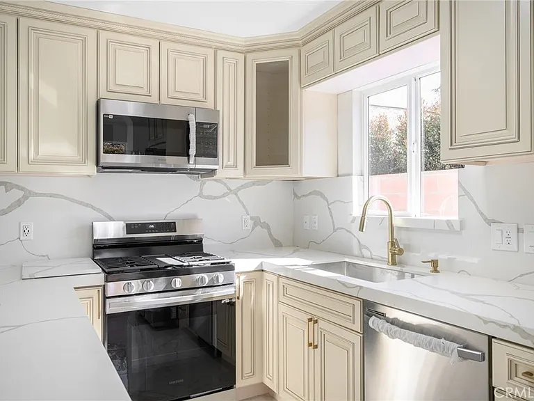 592 South St #A — Photo 9