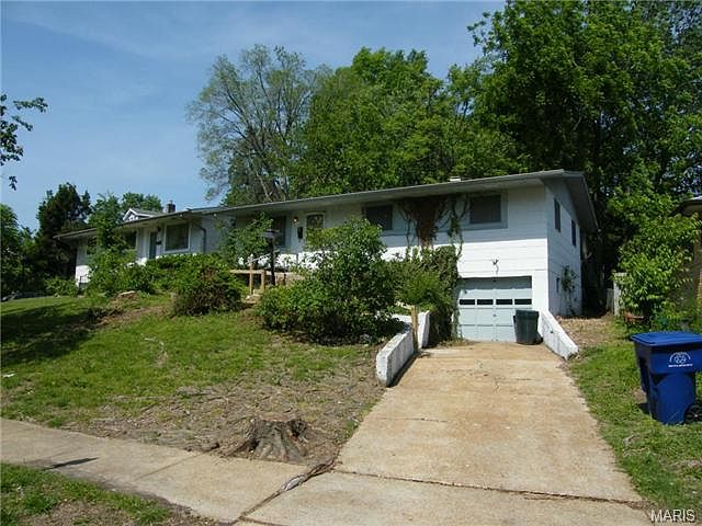 1st image of 2323 Esther Ave