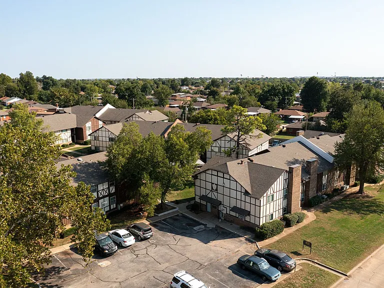 The Shelton Apartments- 1/2 Off First Months Rent AND 1/2 Off in June! — Photo 15