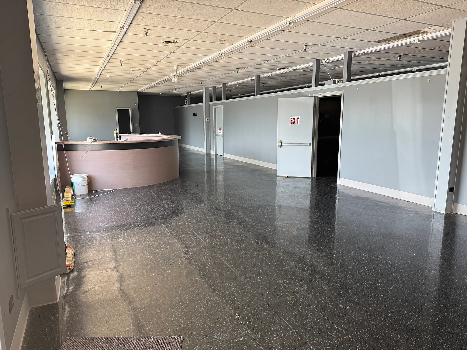Studio, 7500 sqft, $7,500 — Photo 1