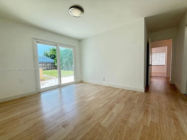 11143 Model Cir E — Photo 13