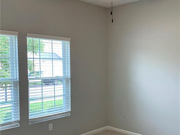 3rd image of 1174 Parkview Dr