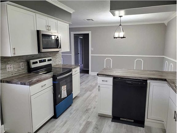 3rd image of 1416 Howard St