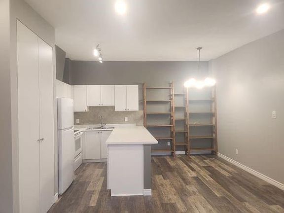 4th image of 4140 Foxwood Dr #807
