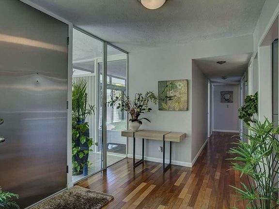 Enter into this wonderfully upscale, 1950's, Mid-Century Mod
