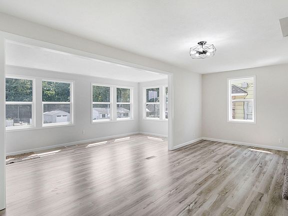 5th image of 519 Superior St