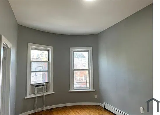 3 bed, 950 sqft, $3,400 — Photo 3