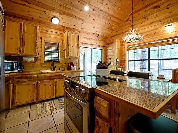 3rd image of 1075 Southern Hills Cir