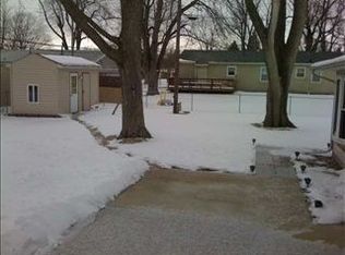 204 Meadowbrook Dr, Bloomington, IL