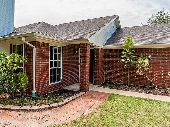 3rd image of 2812 Country Villa Cir