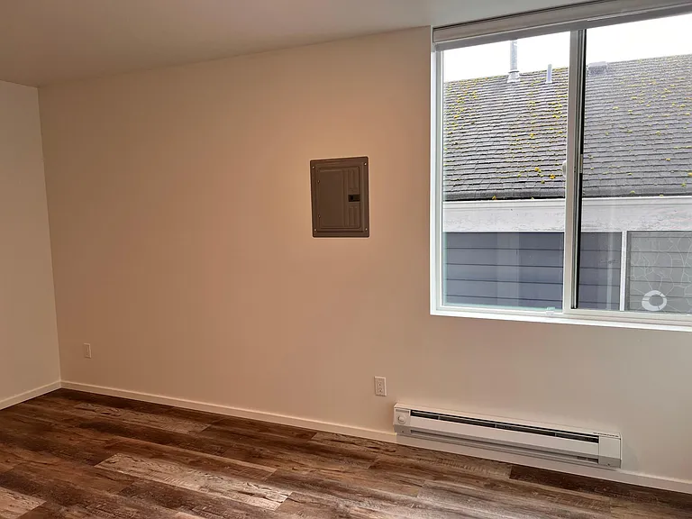 714 10th Ave E #10 — Photo 7