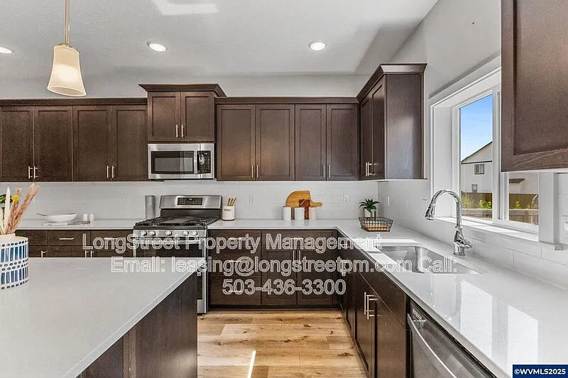 4 bed, 2.5 bath, 2142 sqft, $3,295 — Photo 4