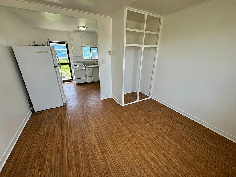 1056 W Marina Dr #10 — Photo 5