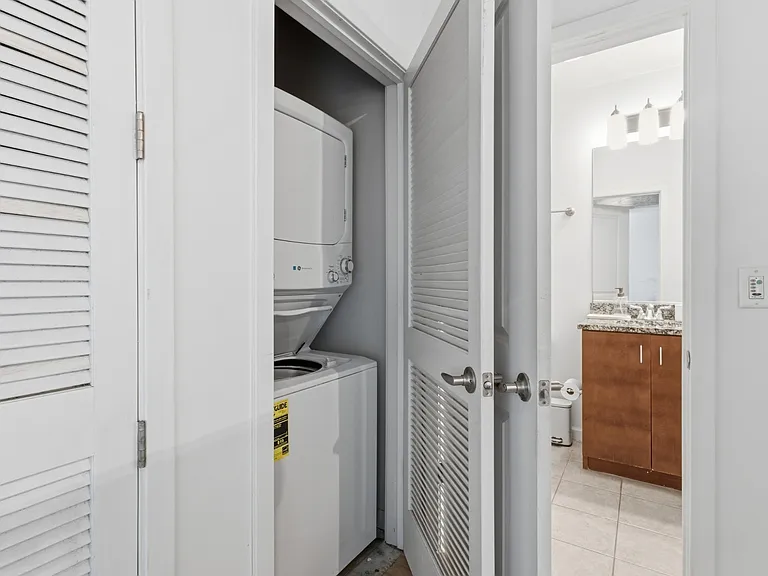 415 Church St #1306 — Photo 20