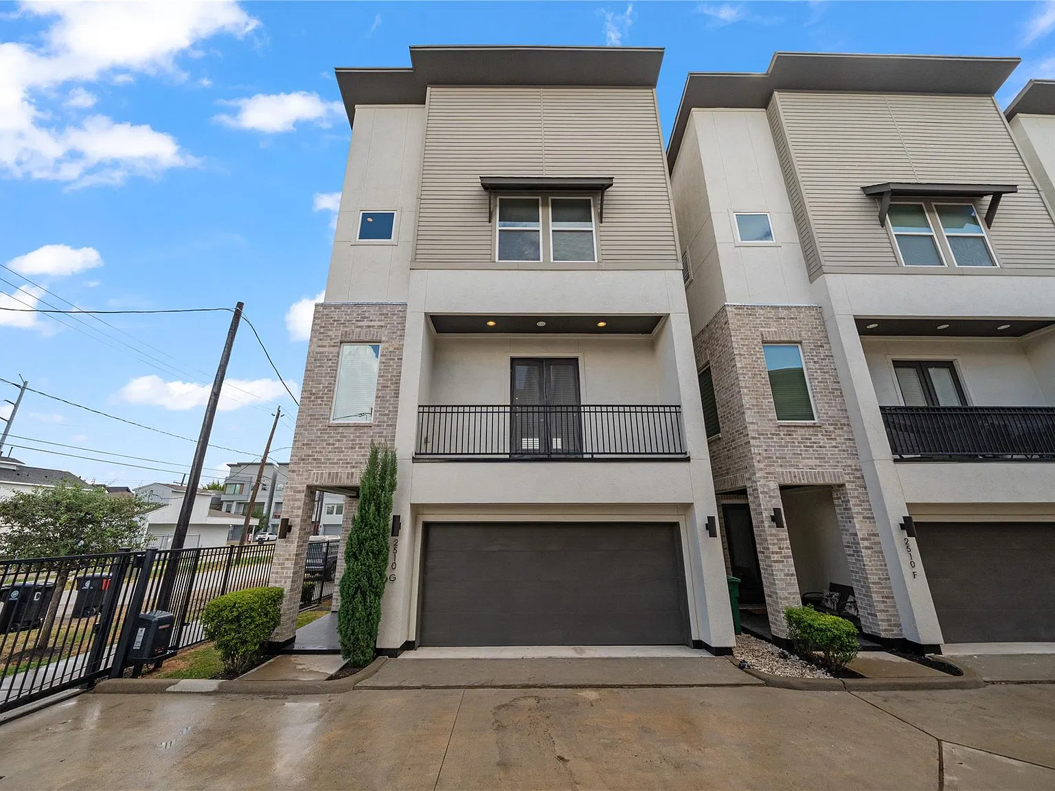 3 bed, 3.5 bath, 2042 sqft, $2,600 — Photo 1