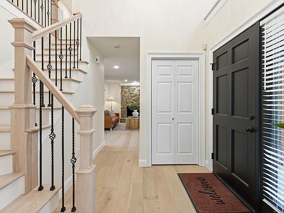 3rd image of 93 Jonquil Ln