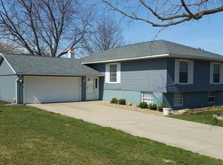 1380 38th Street Pl, Marion, IA 52302