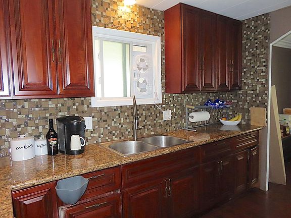 5th image of 221 Faran Dr #2
