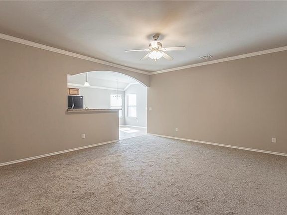 4th image of 2213 Bradford Cir