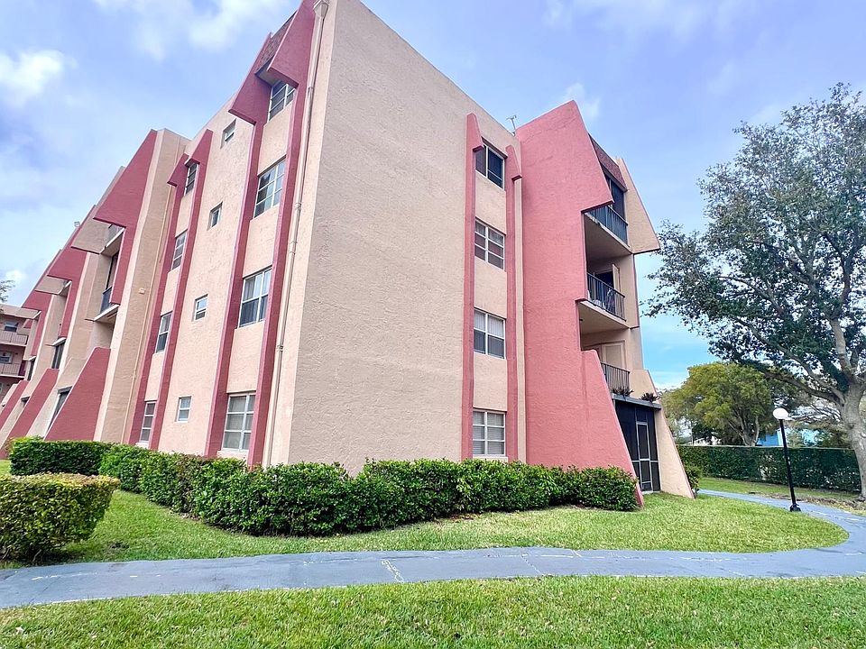 1st image of 13715 Kendale Lakes Cir APT 215