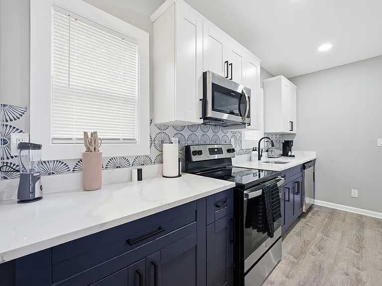1114 Oakland Dr SW #B — Photo 3