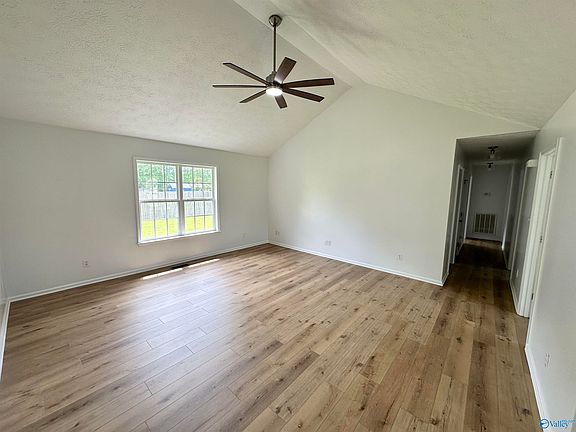 2nd image of 905 Vine St