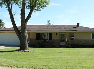 1593 Thomas St, Hazel Green, WI 53811