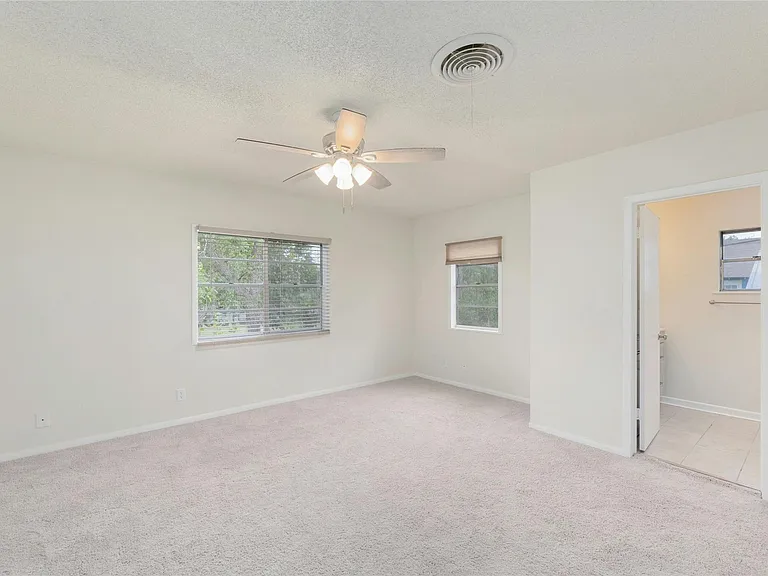 419 N Doak St — Photo 17