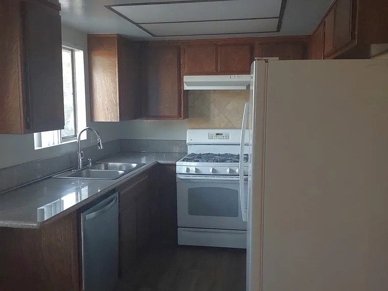 13463 Mulberry Dr #12 — Photo 3