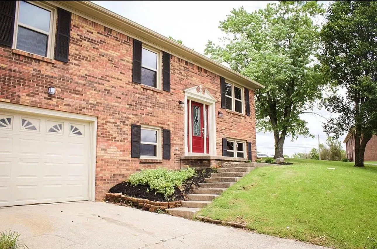 3 bed, 1971 sqft, $2,000 — Photo 1