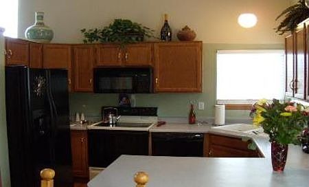 Kitchen w/ vaulted ceilings