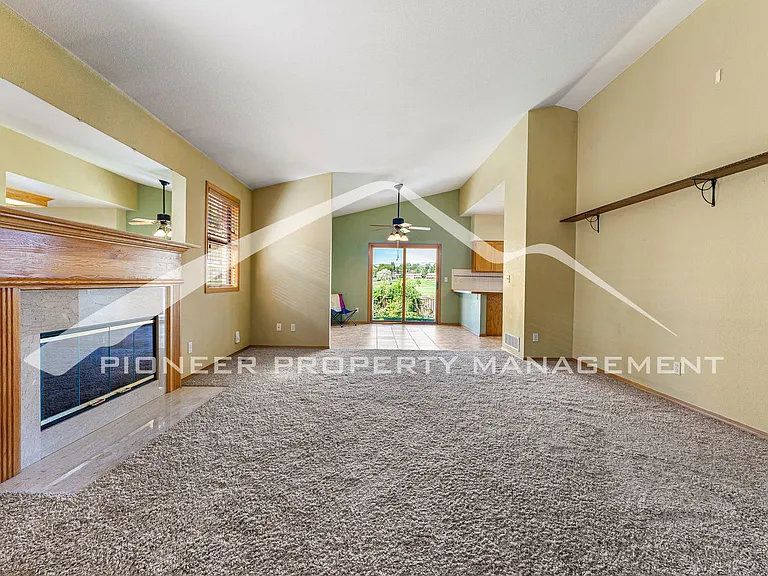 2924 Troxell Ave — Photo 5