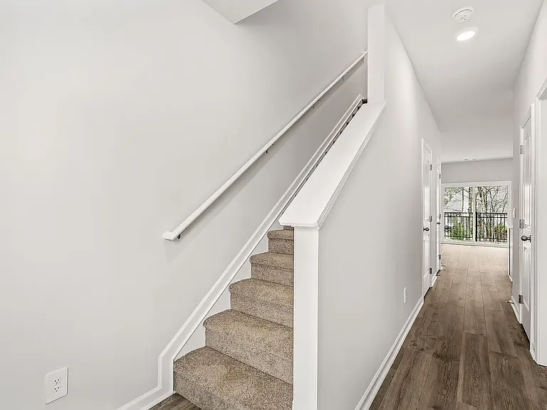 1024 Keyes Pl — Photo 4