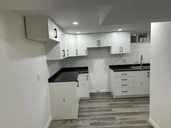 3 Acadia Dr, Welland, ON L3C 6L4