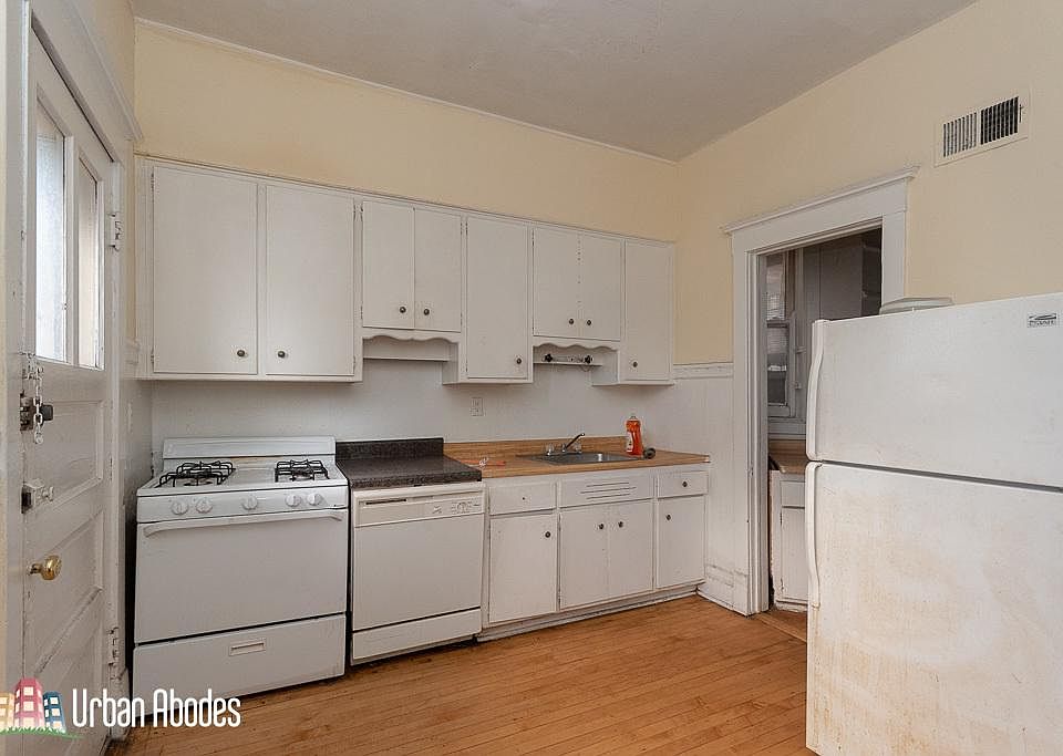 1st image of 639 W Oakdale Ave #41701
