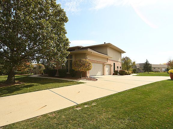 3rd image of 16861 S Comandra Cir